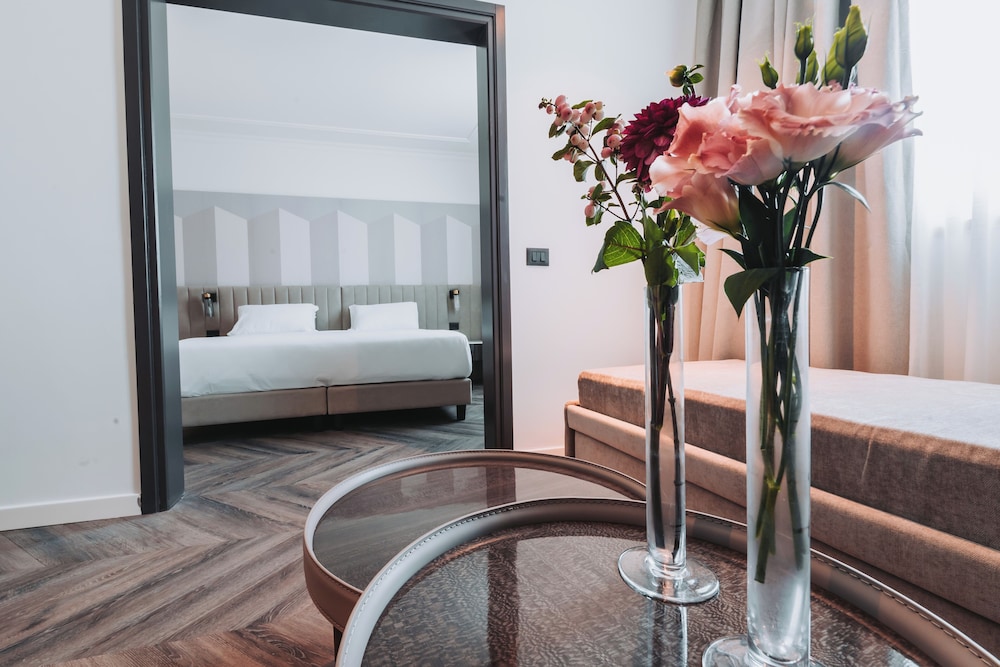Junior Suite, 1 King Bed - Photo 2