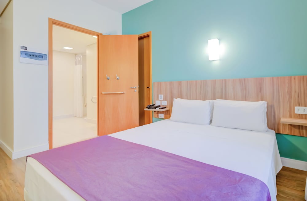 Standard Triple Room, 1 Queen Bed, Mobility Accessible photo 3