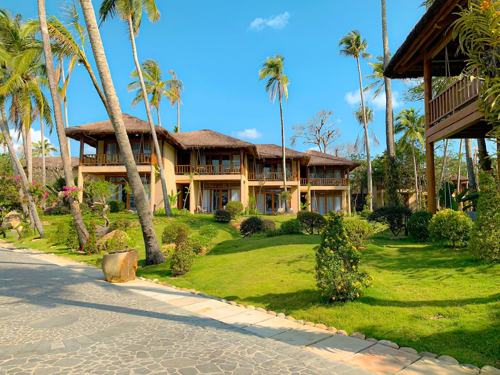 Premium Ocean Breeze with Ocean View - Photo 5