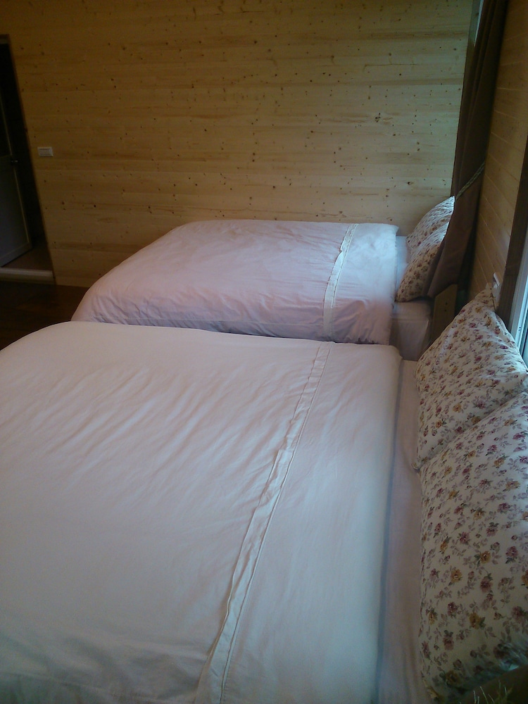 Deluxe Twin Room (4 Persons) photo 3