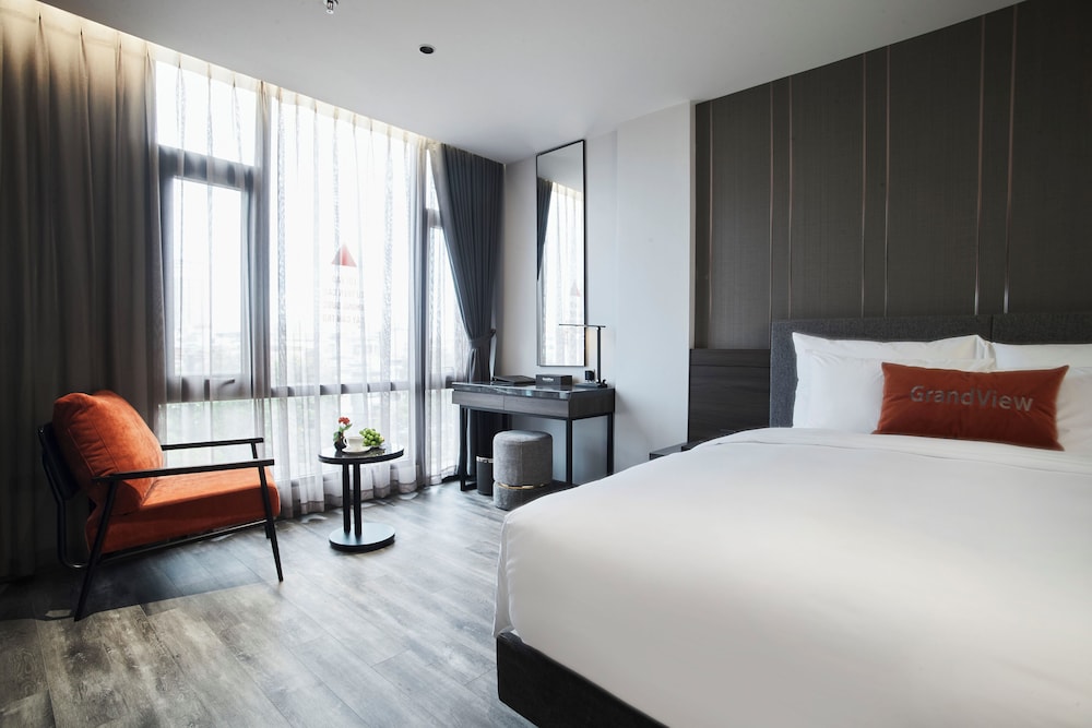 Deluxe Studio Suite