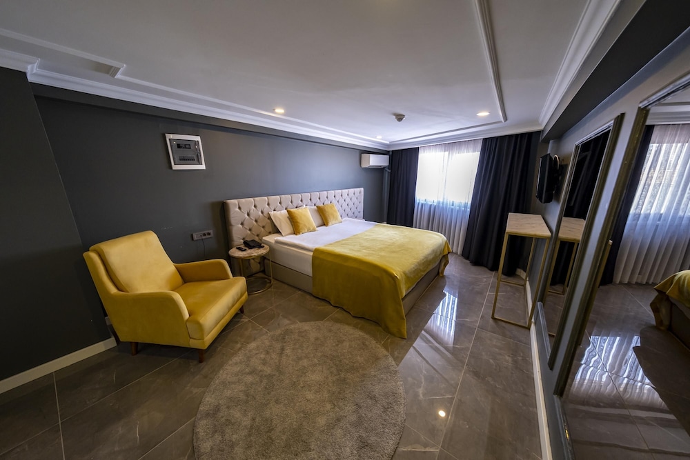Executive Suite - Photo 3