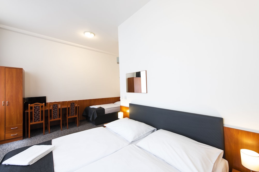 Standard Triple Room - Photo 3