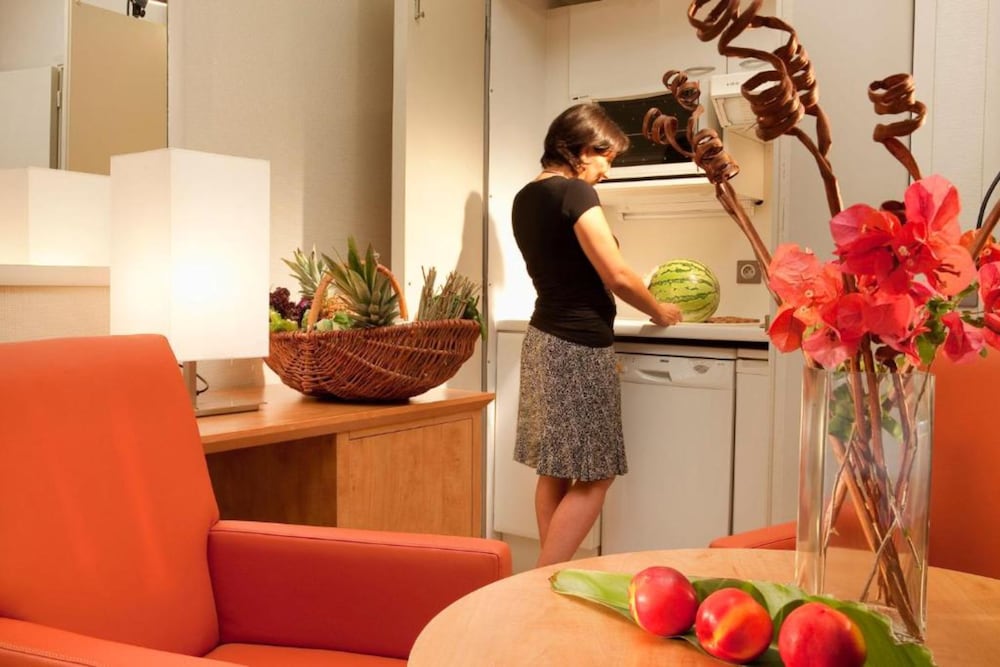Comfort Room, Kitchenette - Photo 3