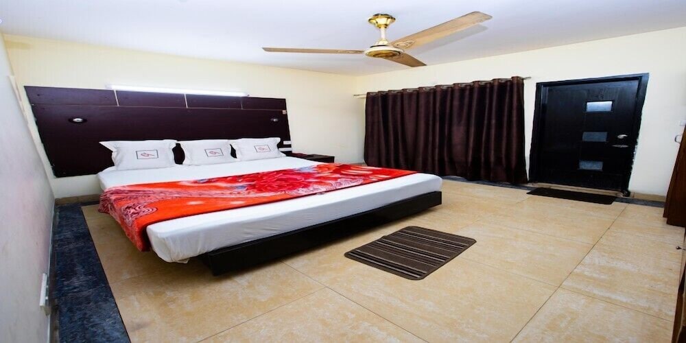 Economy Room