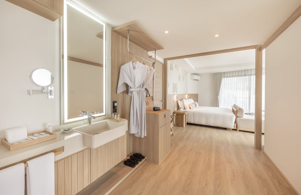 Junior Suite Panoramic Seaview with Lux Bliss Bath - Photo 3