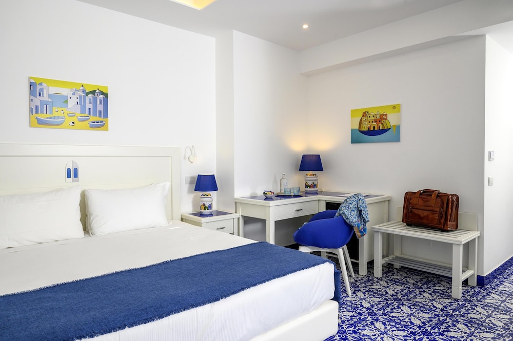 Deluxe Room, 1 King Bed, Non Smoking, Balcony