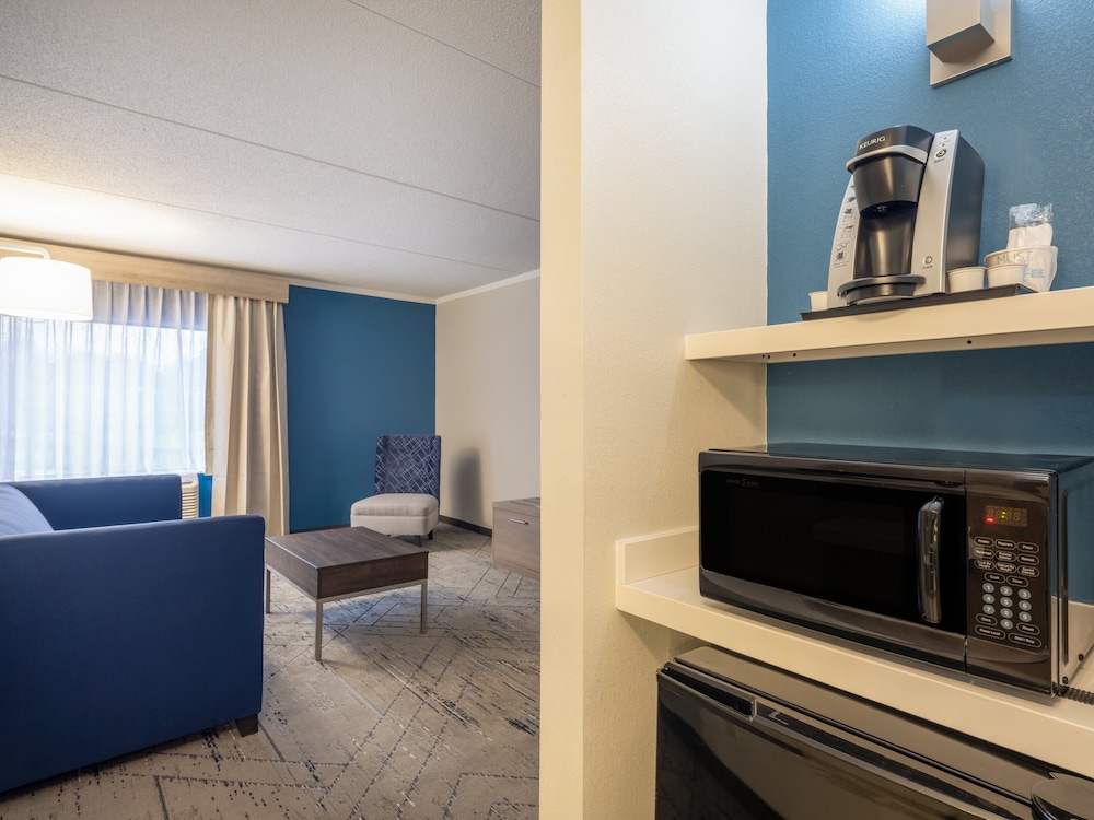Suite, Multiple Beds - Photo 3