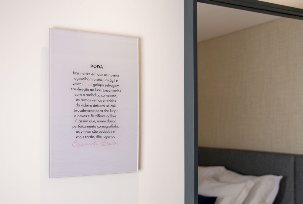 Deluxe Room - Photo 5