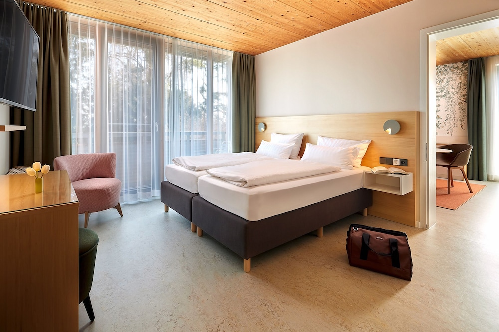 Hoernle - Family Room (Handicapped accessible) photo 3