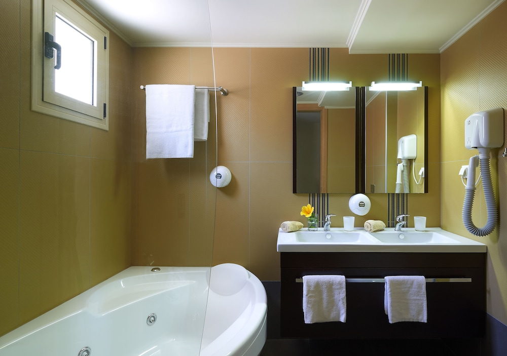 Superior Suite, 2 Bedrooms - Photo 3
