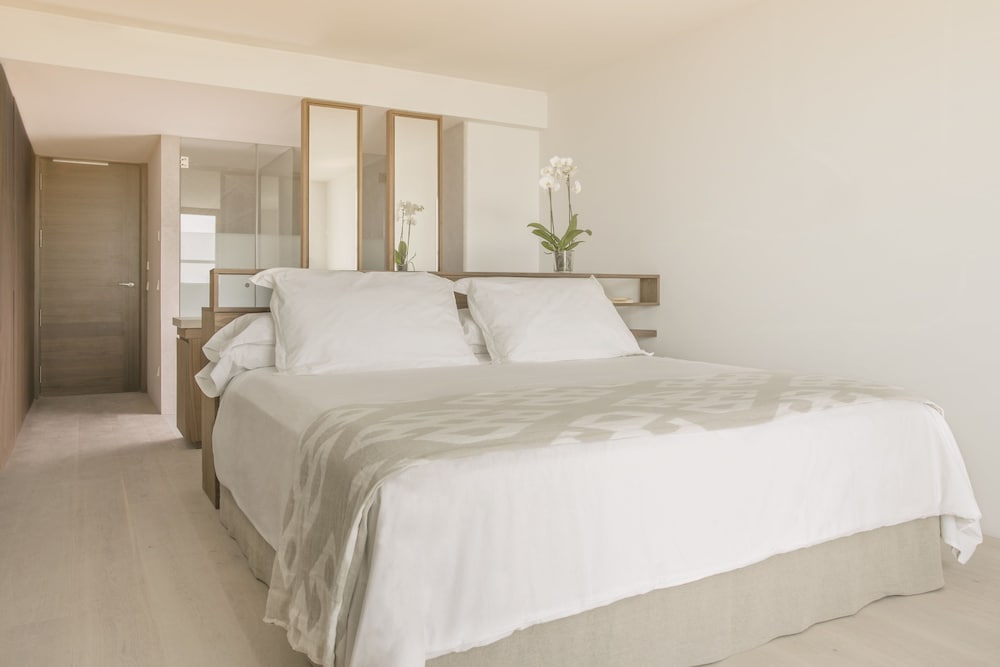 Deluxe Room, Partial Sea View (Spa Access)