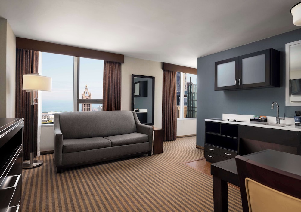 Room, 1 Queen Bed, Accessible, Lake View (Roll-In Shower)