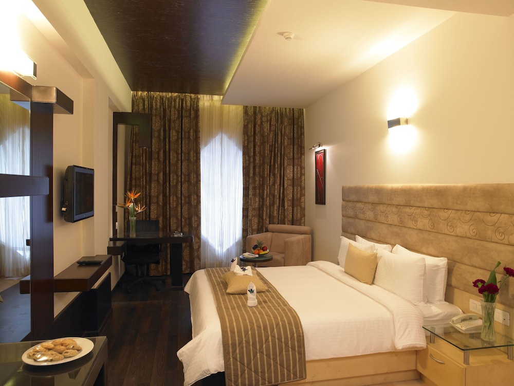 Deluxe Double Room, 1 Queen Bed, City View