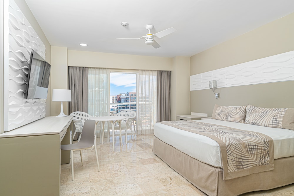 Deluxe Resort View King - Photo 1