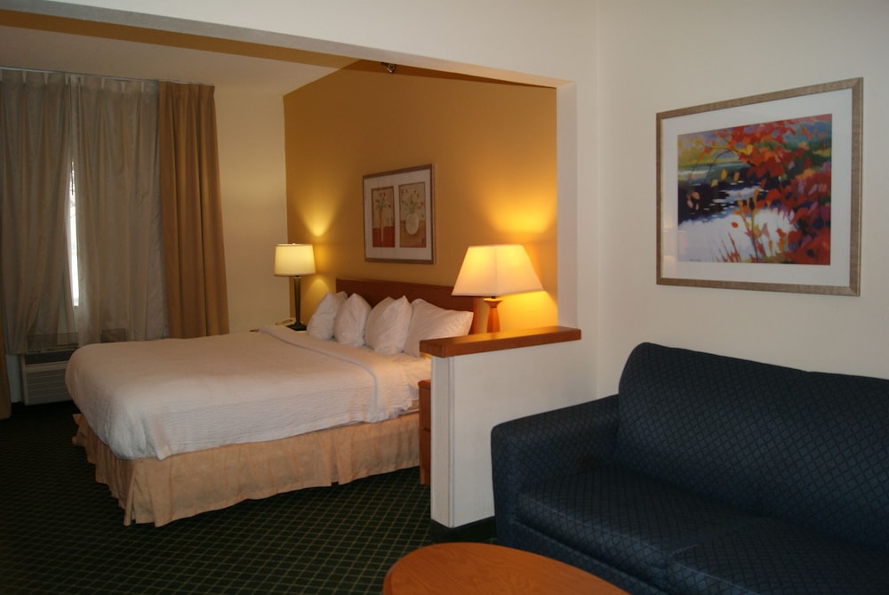 Room, 1 King Bed, Non Smoking - Photo 3