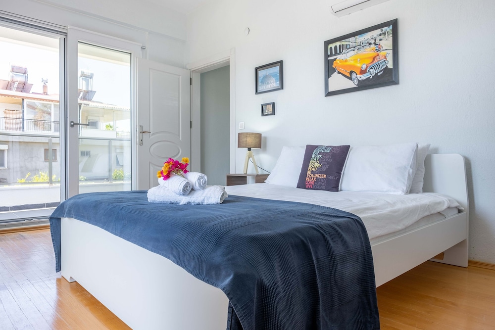 Amado - Duplex 3 Bed Apartment with Pool View and 2 Showers