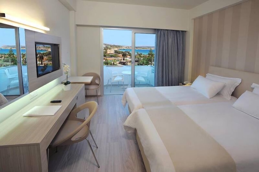 Superior Room, Partial Sea View - Photo 1