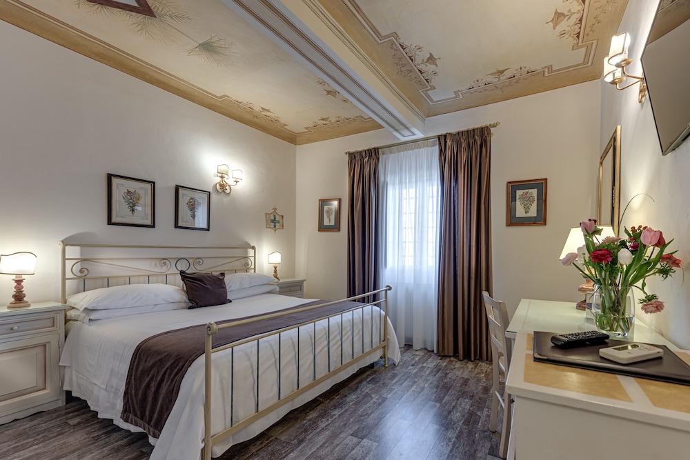 Classic Double Room, Garden View