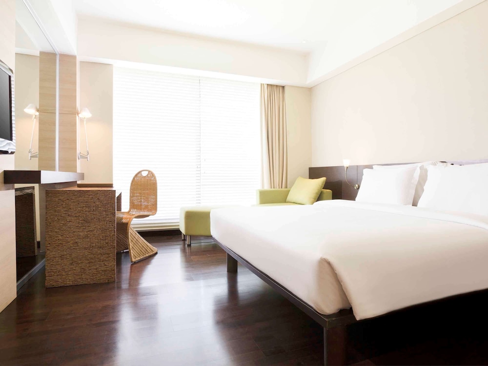 Superior Room, 1 King Bed photo 3