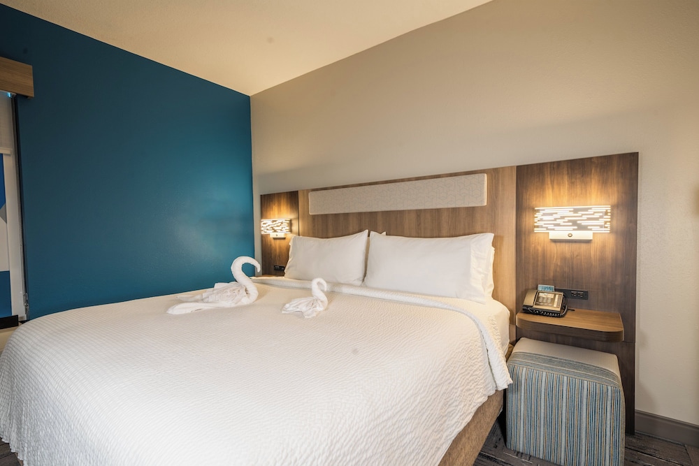 Suite, Multiple Beds - Photo 5