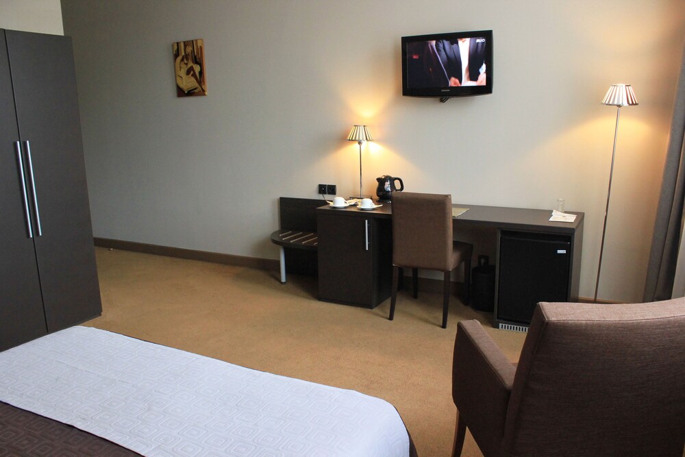 Superior Triple Room, City View