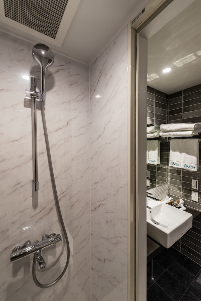 Standard Twin Room - Photo 7