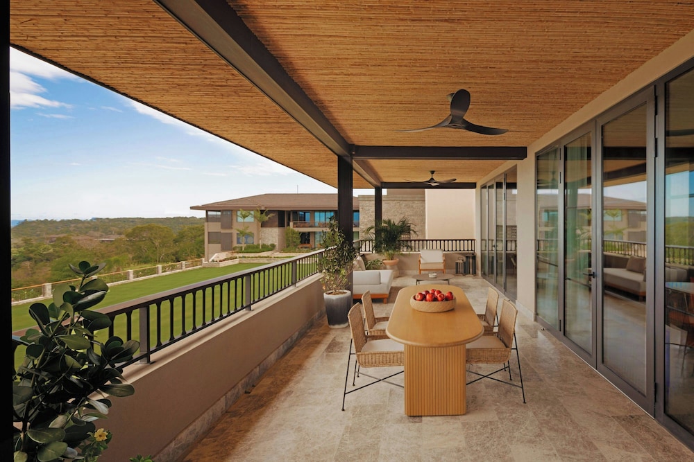 Suite, 1 King Bed, Ocean View (Balcony) photo 2
