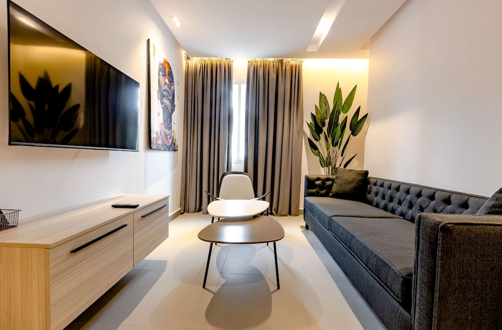 Luxury Suite - Photo 6