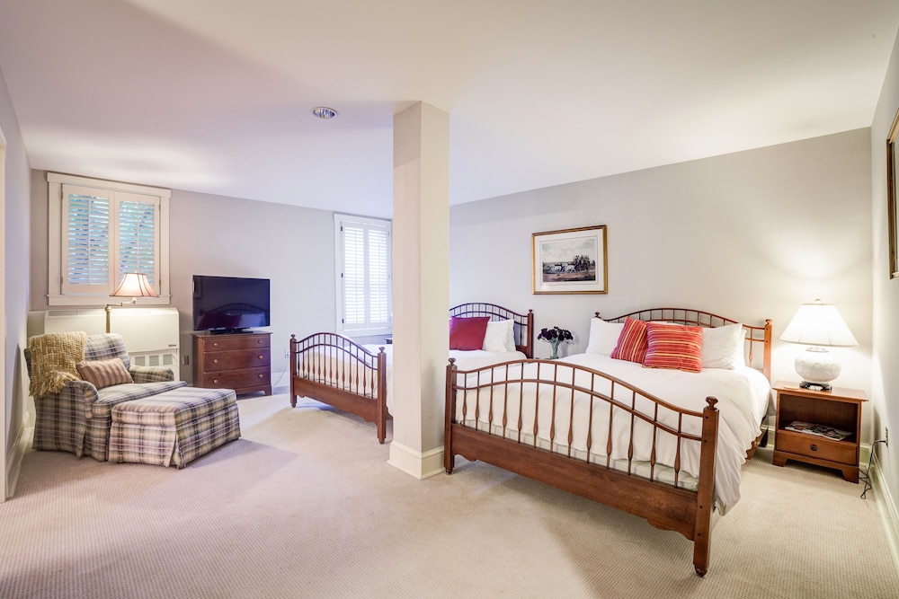 Double Room, Multiple Beds photo 1