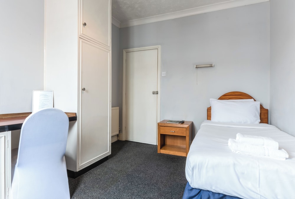 Basic Single Room With Shared Bathroom