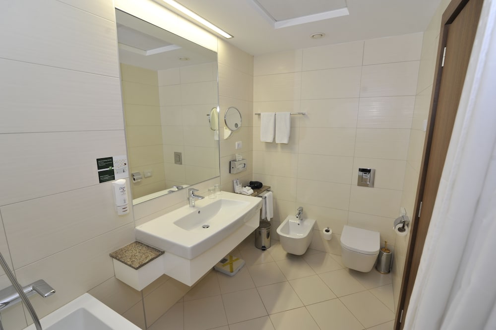 Standard Room, 2 Twin Beds (Stocked Minibar) - Photo 4