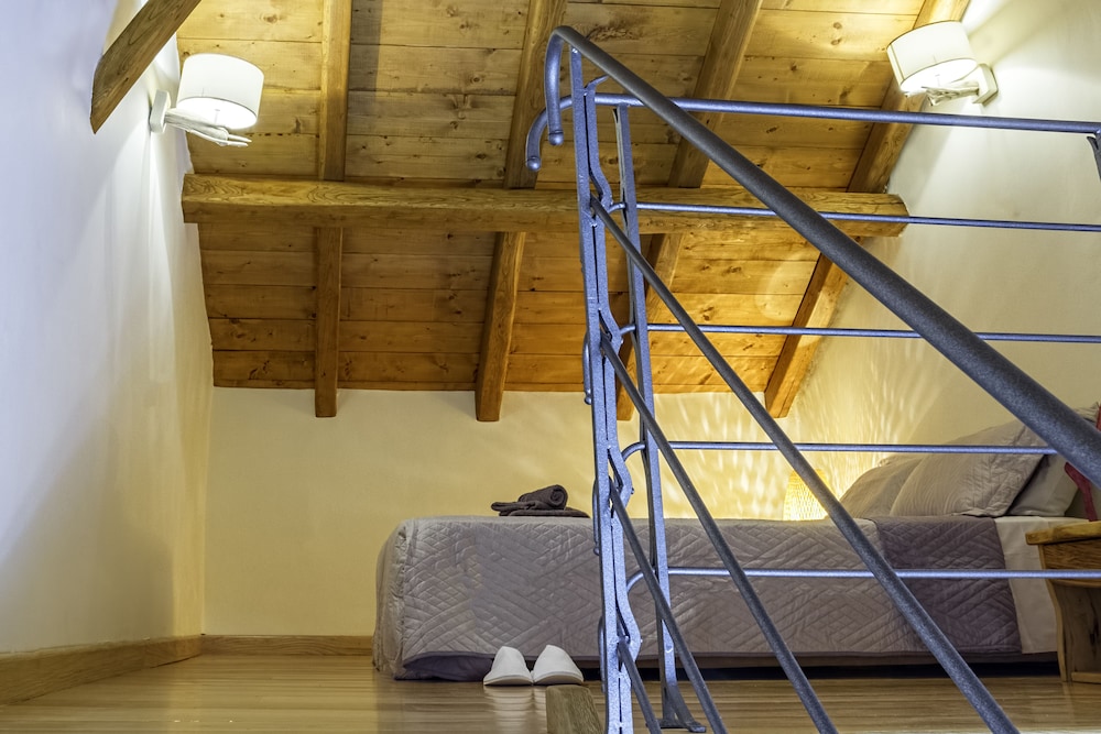Apartment, 1 Double Bed Attic, Pool Access photo 2