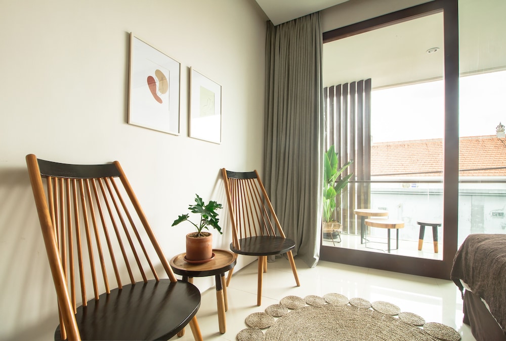 Suite, 2 Bedrooms - Photo 10