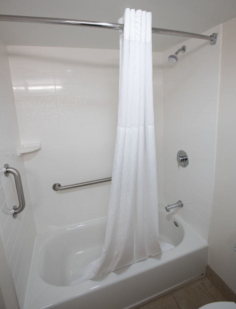 Room, 1 King Bed, Accessible, Bathtub photo 1