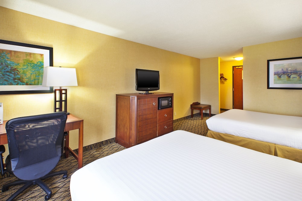 Standard Room, 2 Queen Beds, Accessible, Non Smoking (Communications) - Photo 2