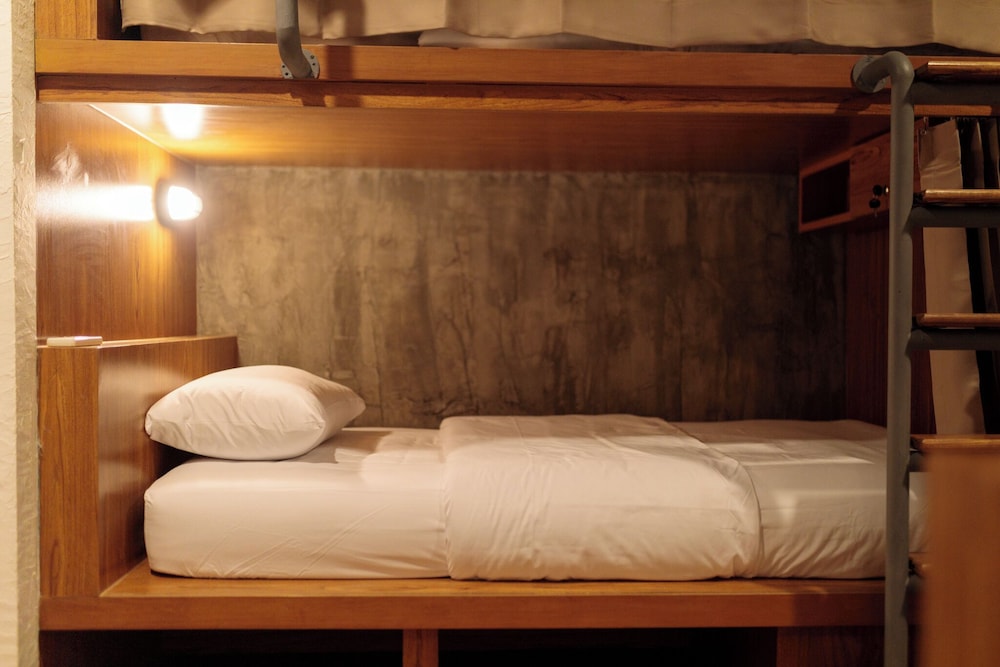 Bed In 10-Bed Women Dormitory Room, Non Smoking With Air Conditioning photo 1