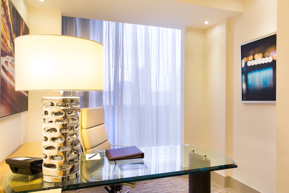 Available room thumbnail 6