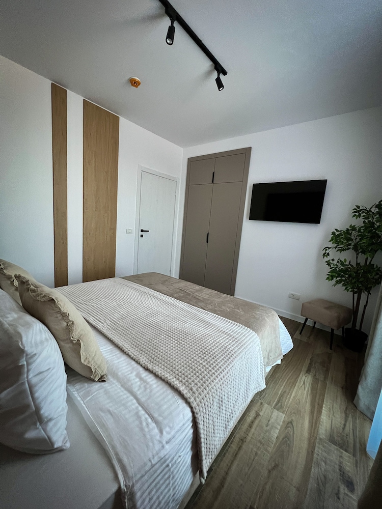 Superior Apartment, Non Smoking, Beach View photo 2