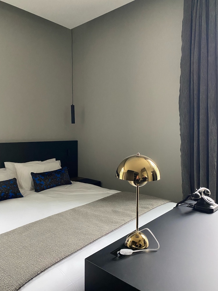 Deluxe Room, 1 Queen Bed, Non Smoking (Larger Room;Twin bed on request) - Photo 3