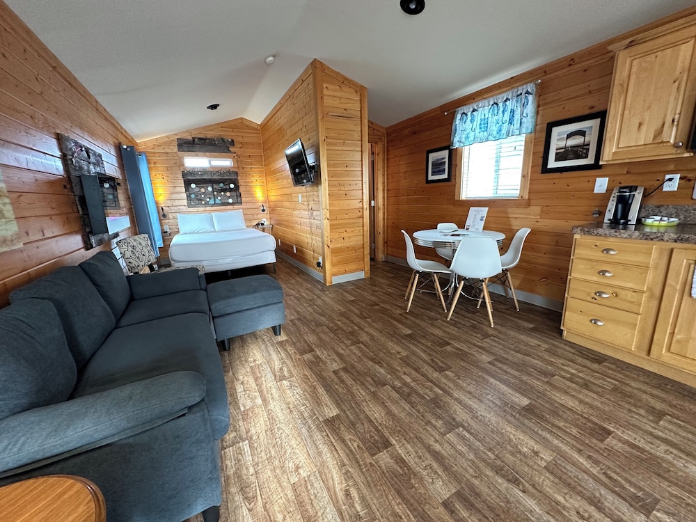 King Suite, Ramp Accessible photo 2