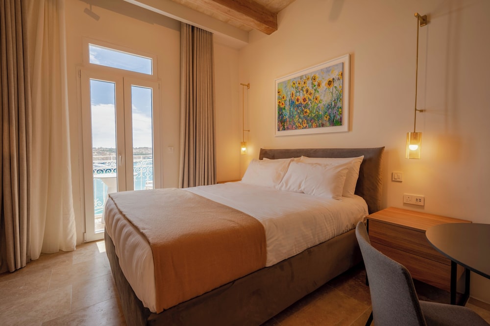Luxury Suite, Harbor View, Sea Facing