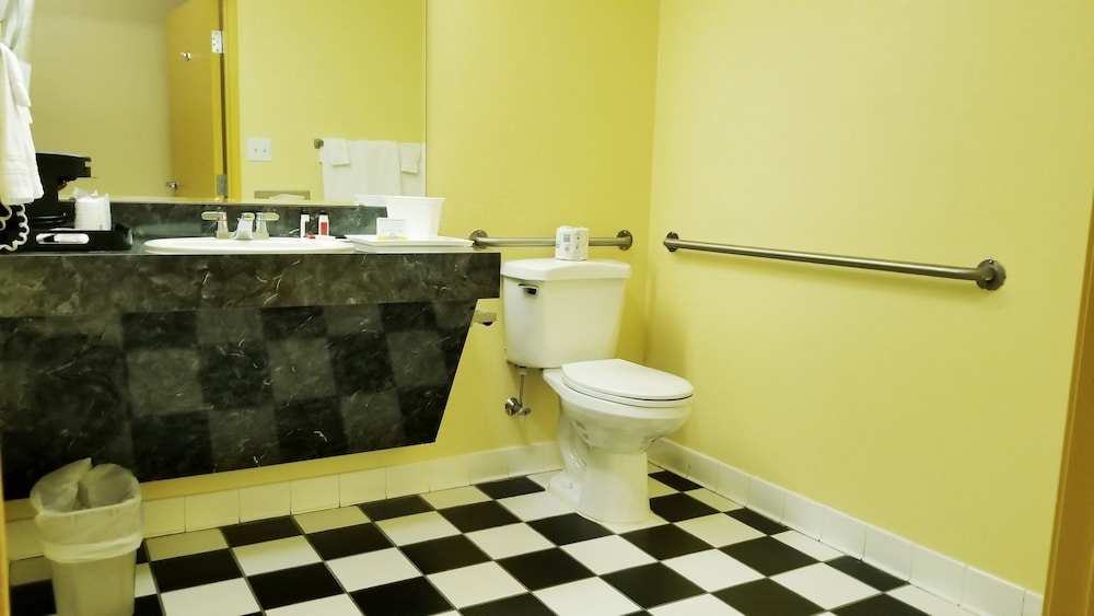 Room, 1 Queen Bed, Accessible, Non Smoking (Mobility) - Photo 4