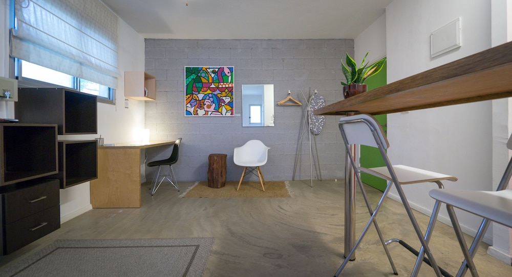 Studio Apartment - Photo 4