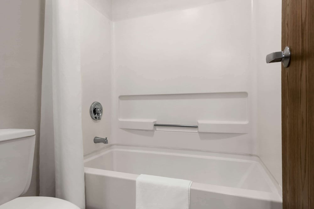 Studio Suite, 1 Queen Bed, Non Smoking photo 3