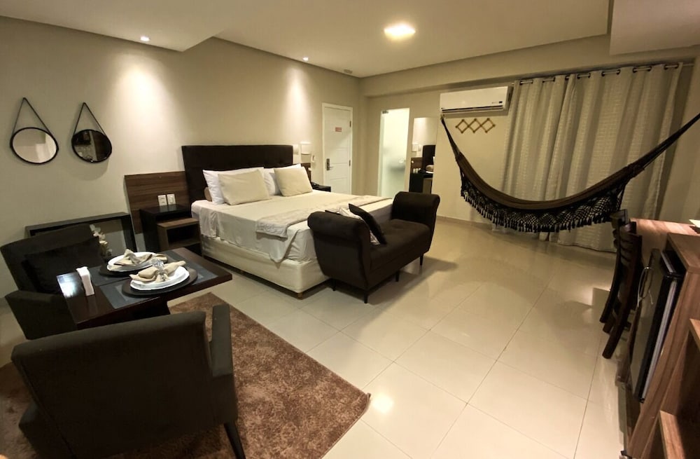 Executive Suite, 1 King Bed, Non Smoking photo 3
