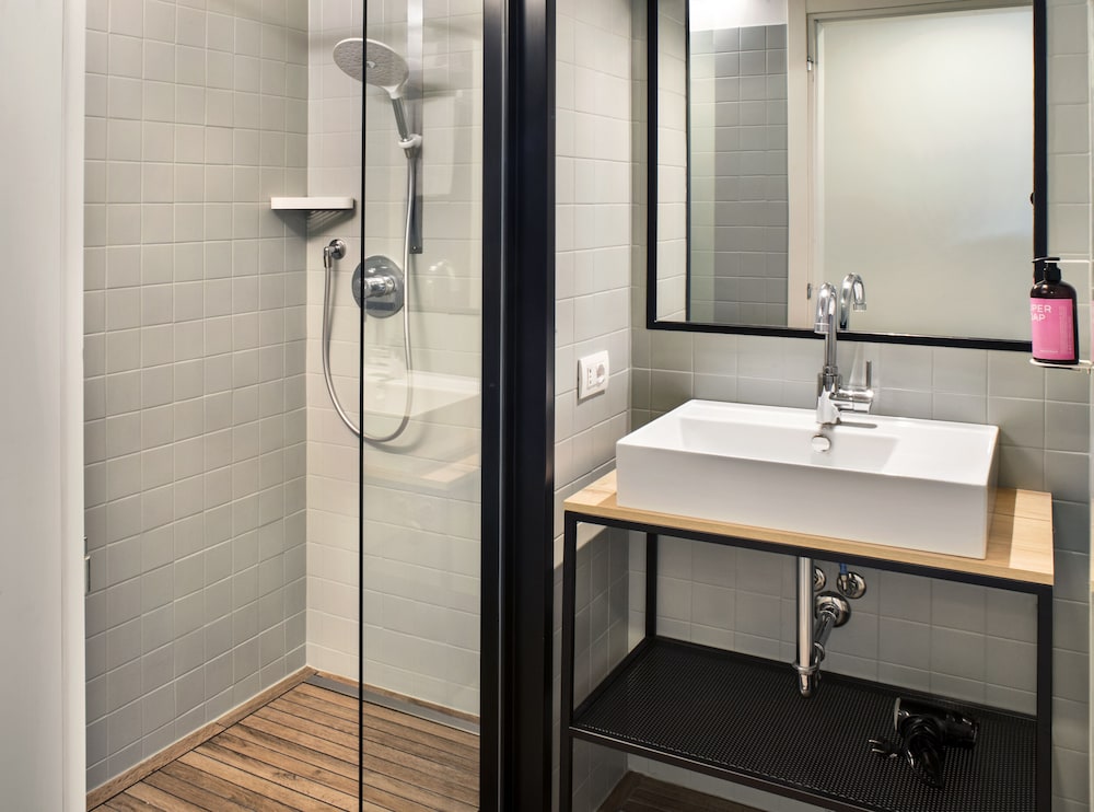 Superior Twin Room, Canal View photo 2