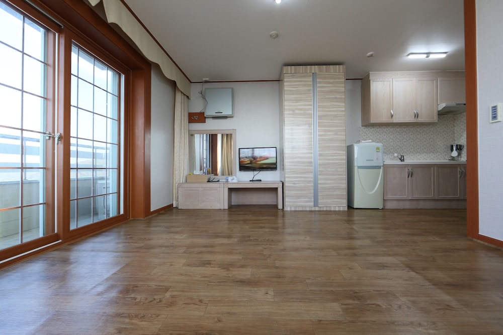 Standard Condo (Ondol 15PY,extra person fee over 5ppl) photo 1