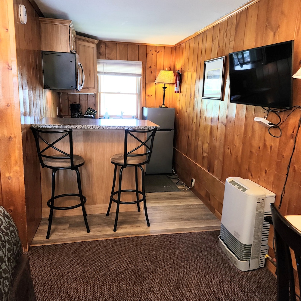 Comfort Room, 1 King Bed, Kitchenette, Mountain View photo 2