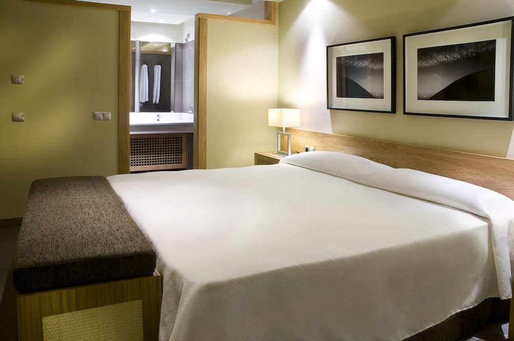 Junior Suite (2 Adults And 1 Child)
